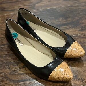 Kenneth Cole Reaction Women's Black and Beige Flats